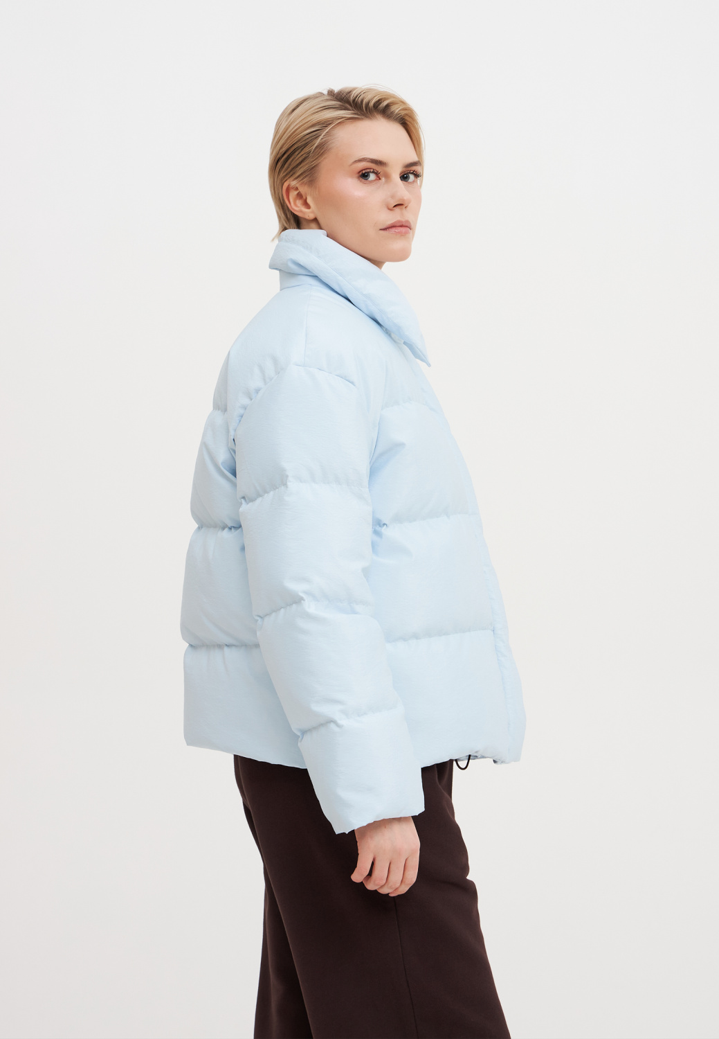Пуховик демисезонный небесно-голубого цвета