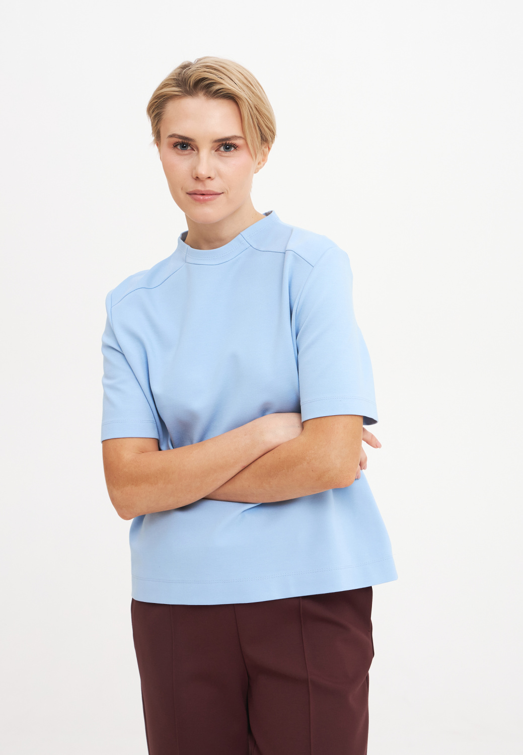 Голубой джемпер из плотного трикотажа