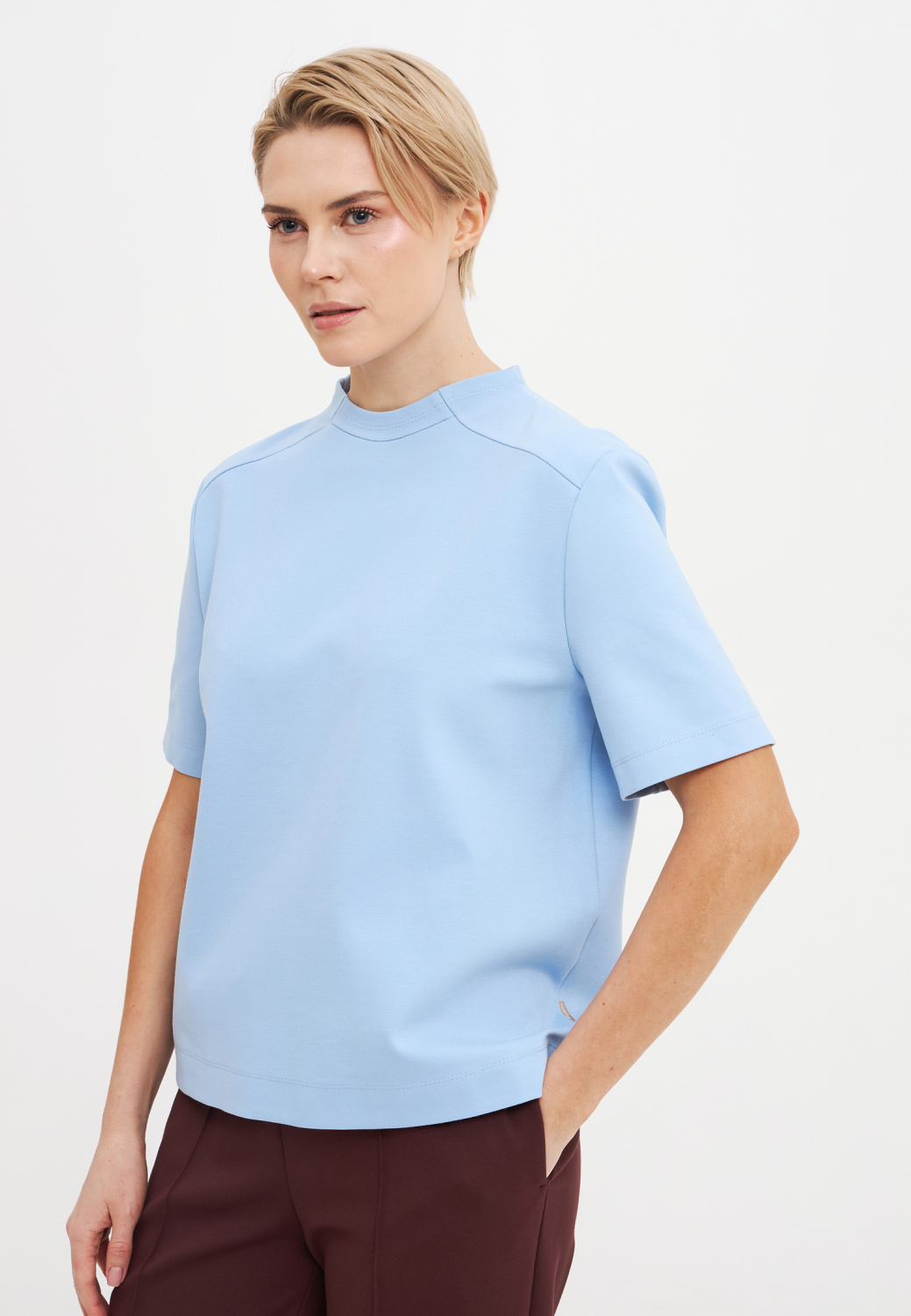 Голубой джемпер из плотного трикотажа