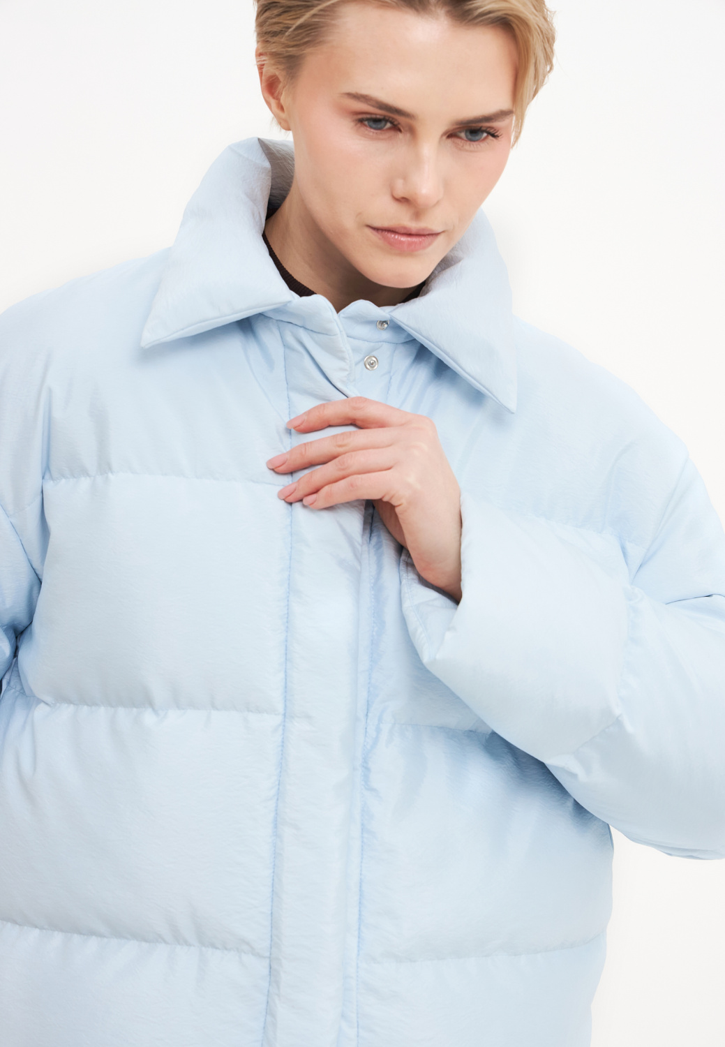 Пуховик демисезонный небесно-голубого цвета