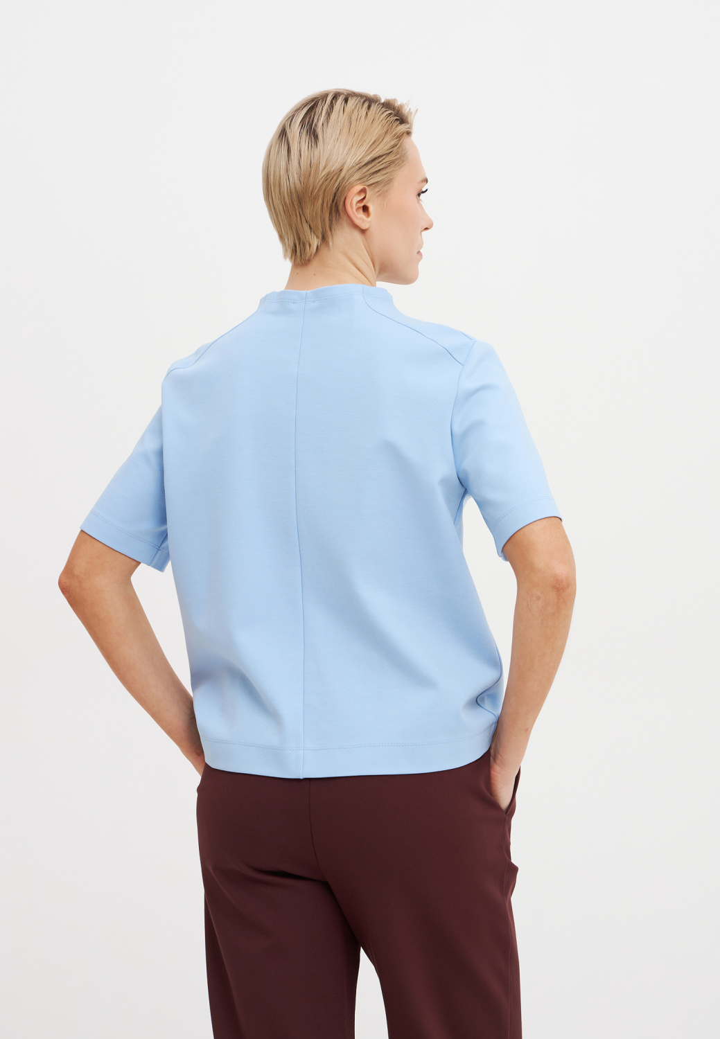 Голубой джемпер из плотного трикотажа