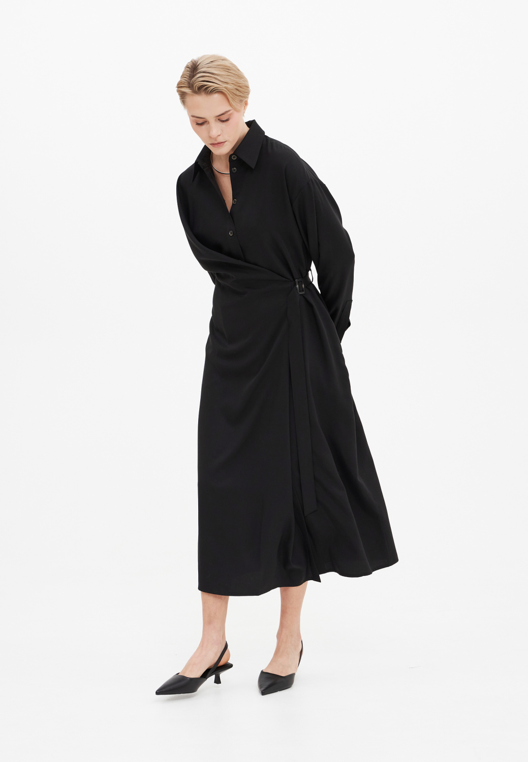 Черное платье с запахом