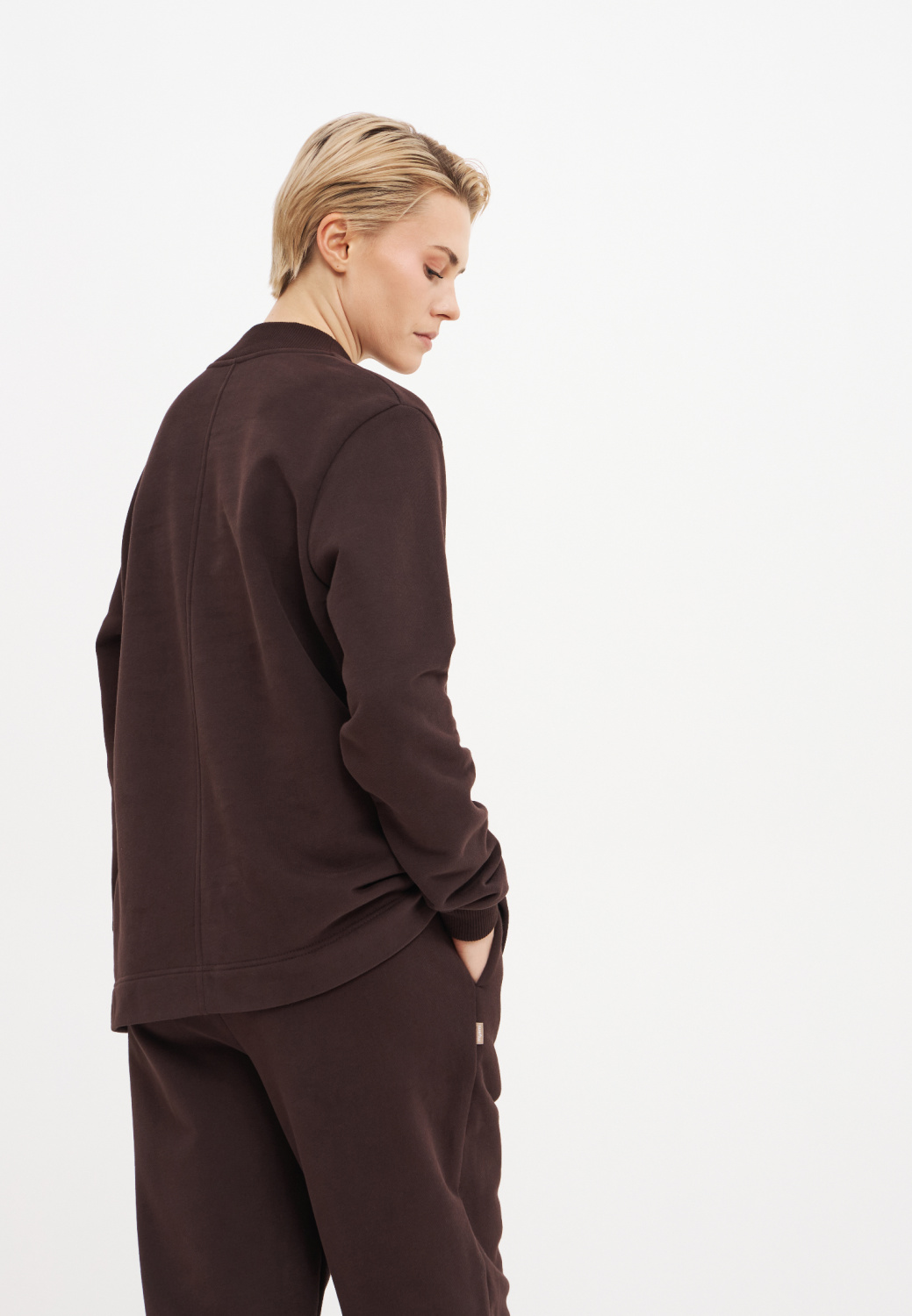 Свитшот шоколадного цвета из футера