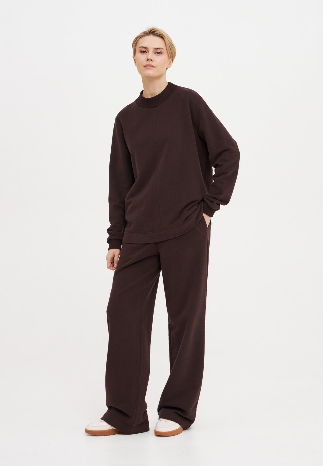 Брюки шоколадного цвета из футера