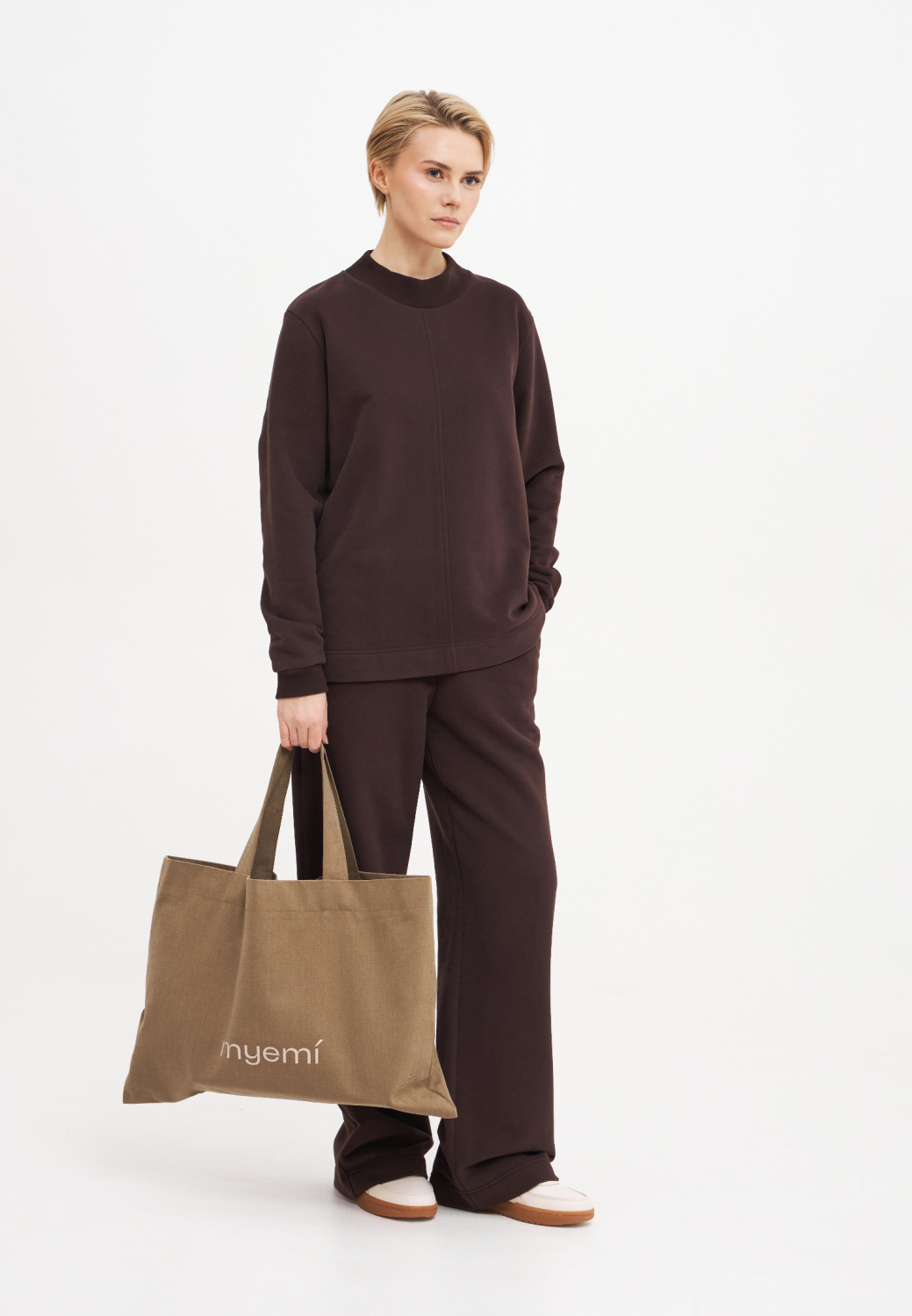 Брюки шоколадного цвета из футера