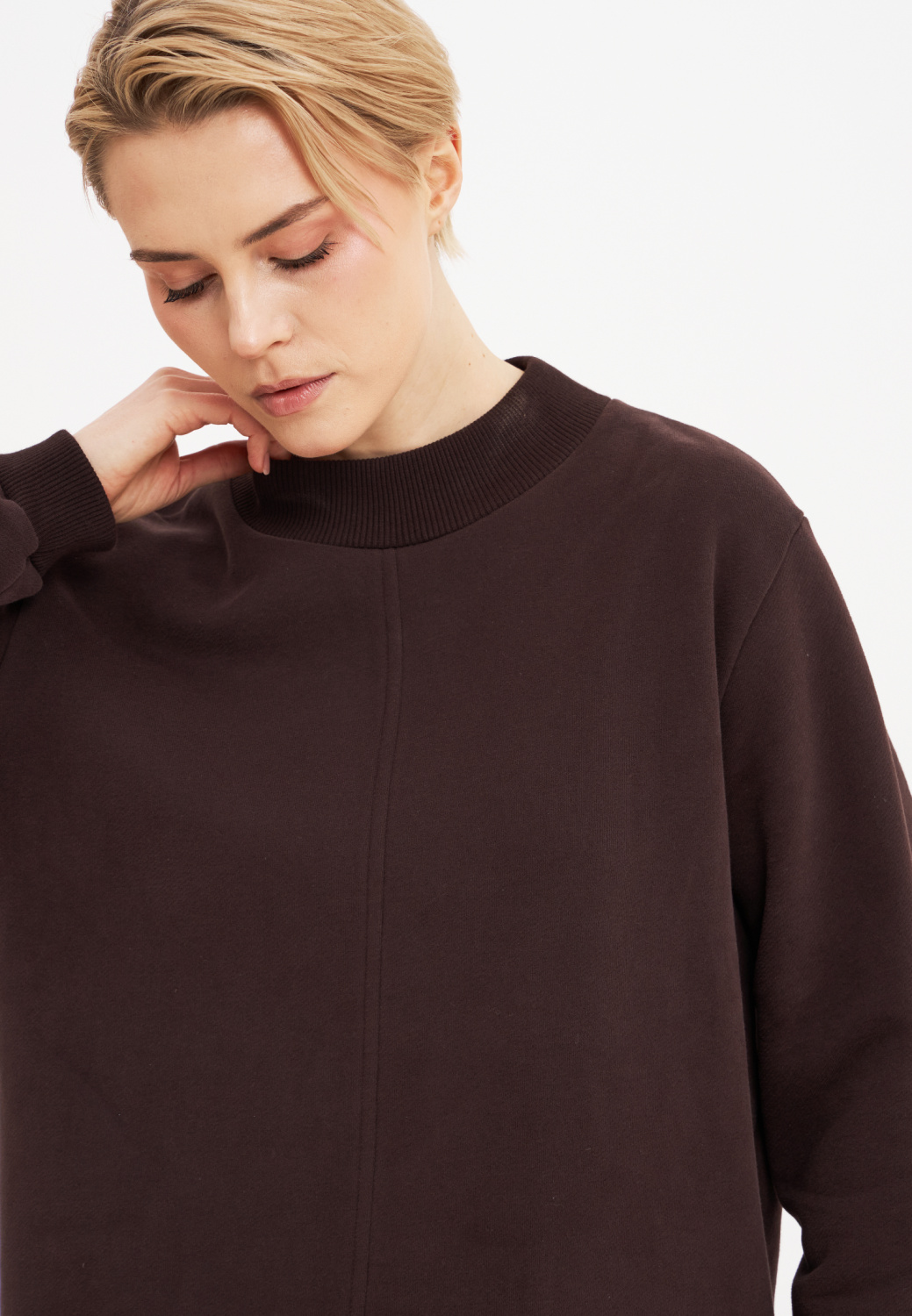 Свитшот шоколадного цвета из футера